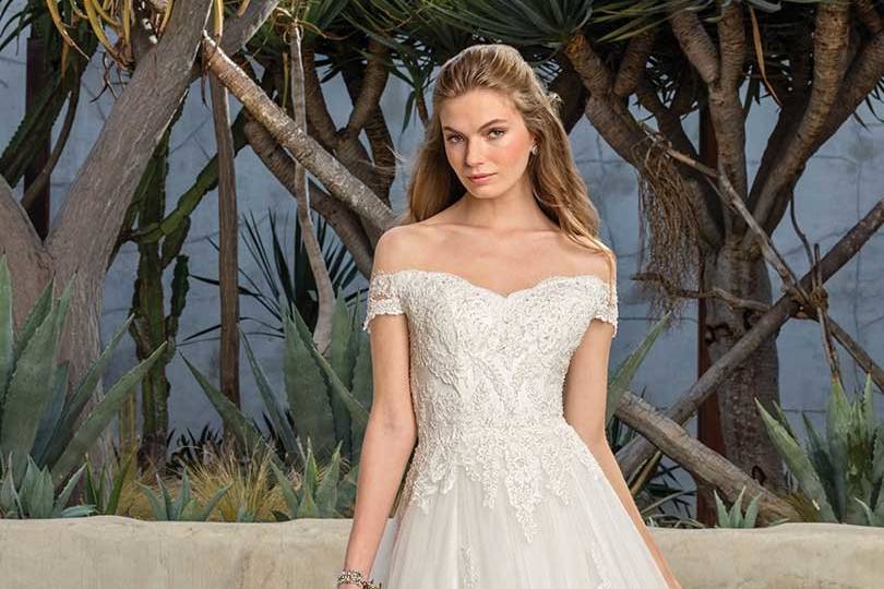 Style 2290 Harlow		Full A-line lace dropped waist gown with off the shoulder sleeves and a semi-cathedral length scalloped hemline.