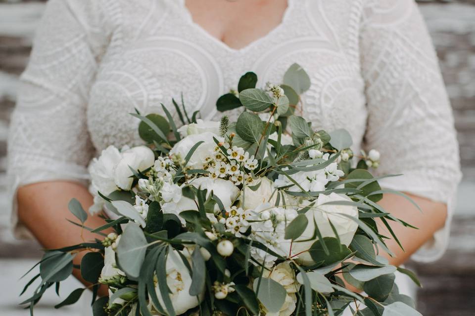 Bride and bridesmaids' bouquets | Photo By Ali Leigh Photography