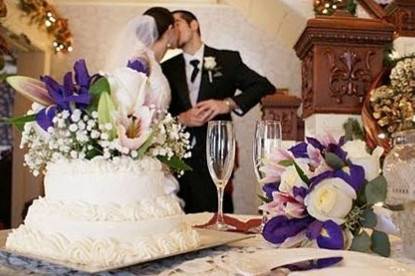 Couple kiss