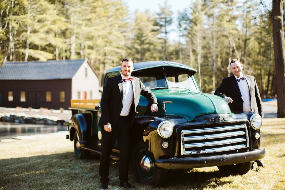 Grooms with vintage truck