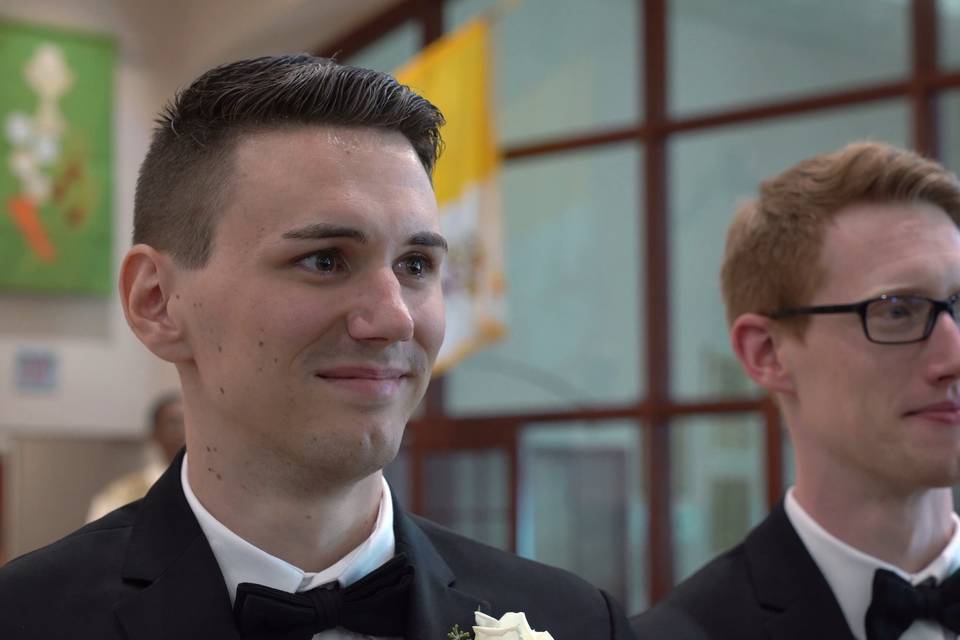 Groom reacts to seeing bride