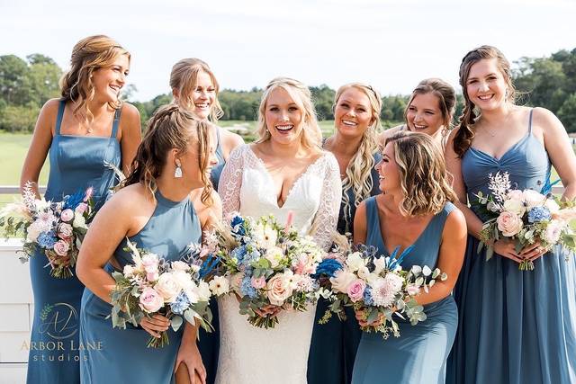 Fun golf course wedding