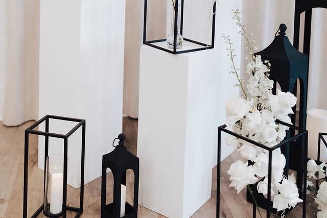 Black and white wedding decor
