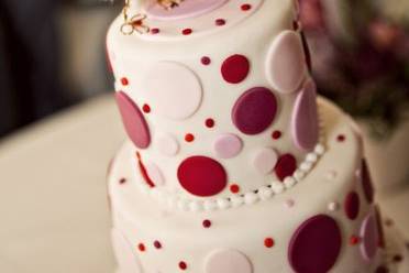 Modern polka dot wedding cake for ku wedding