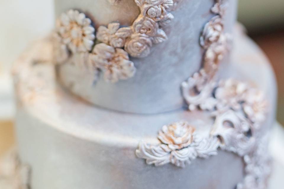 Sugar rose wedding cake