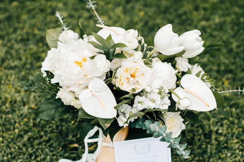 White tropical bouquet