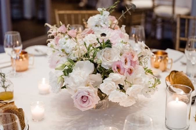 Soft garden table arrangement