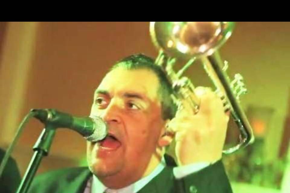 Sweet_T_WeddingPro_03_Trumpet_Vocalist.jpg