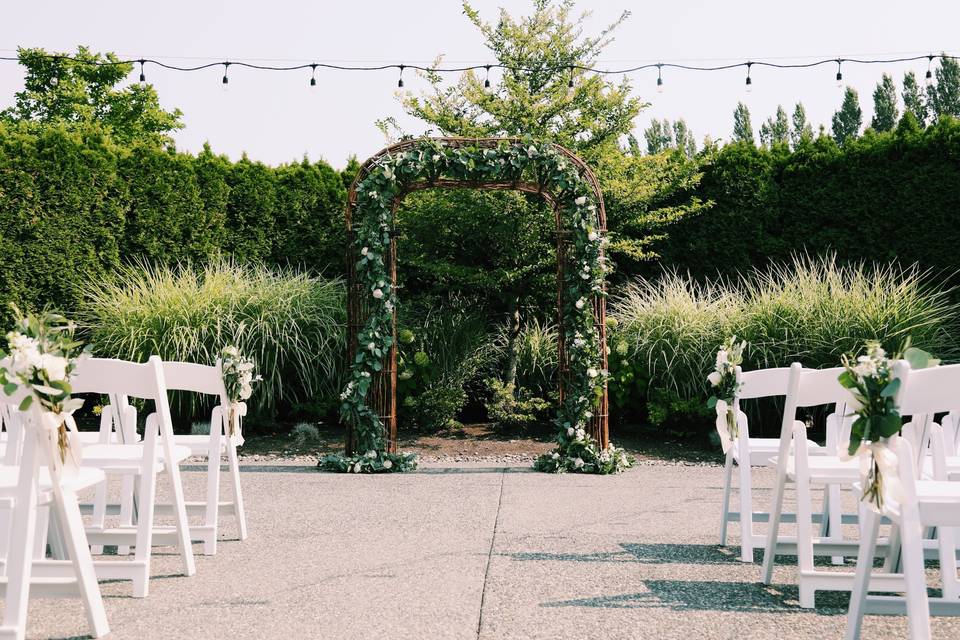 Arbor garland