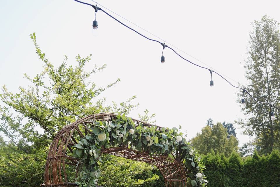 Arbor garland