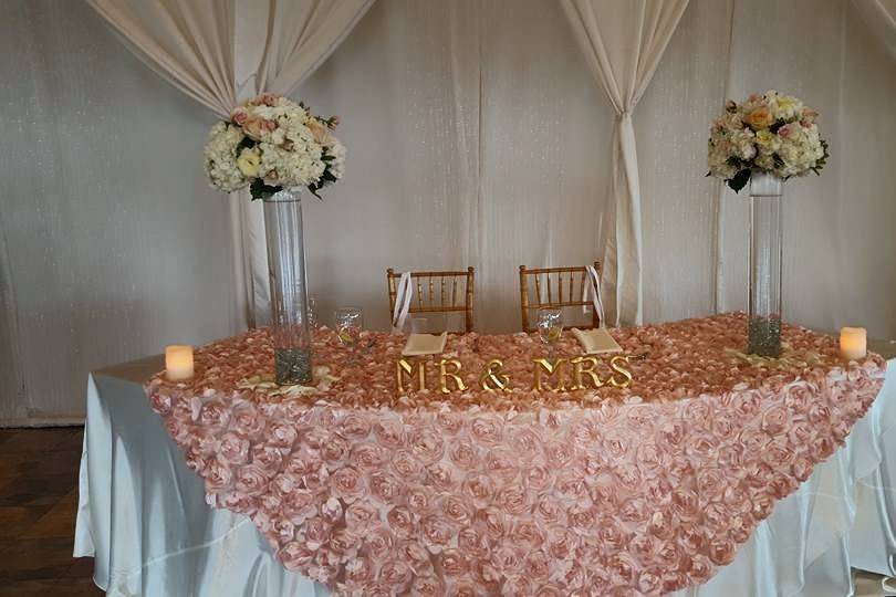 Table setting with blush pink tones