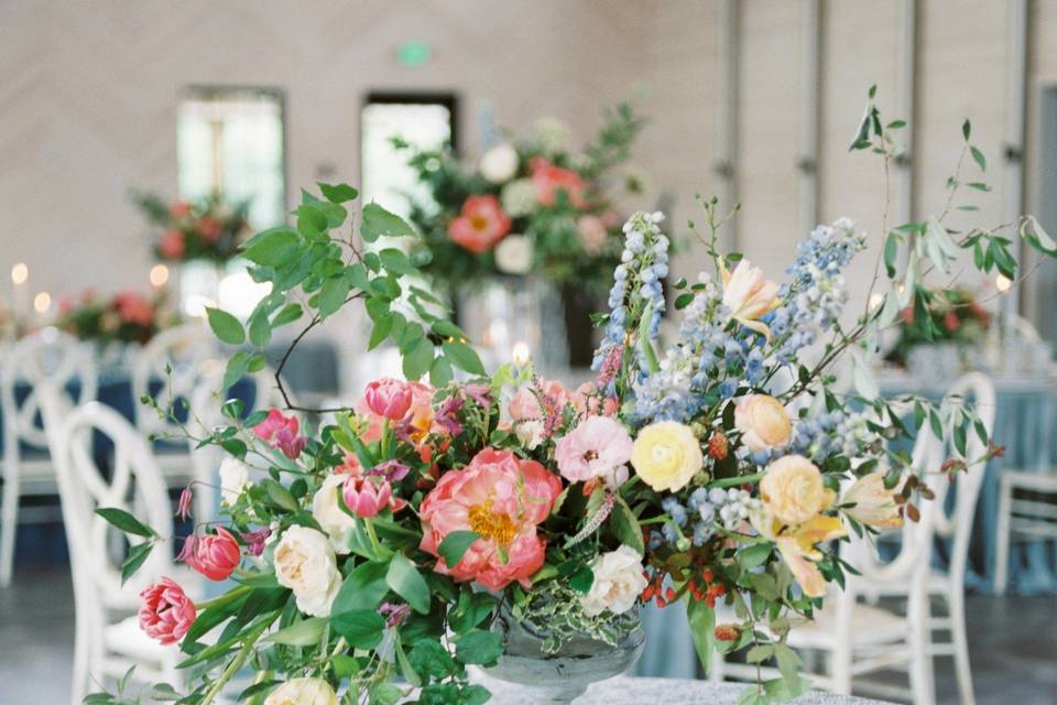 Escort card table decor