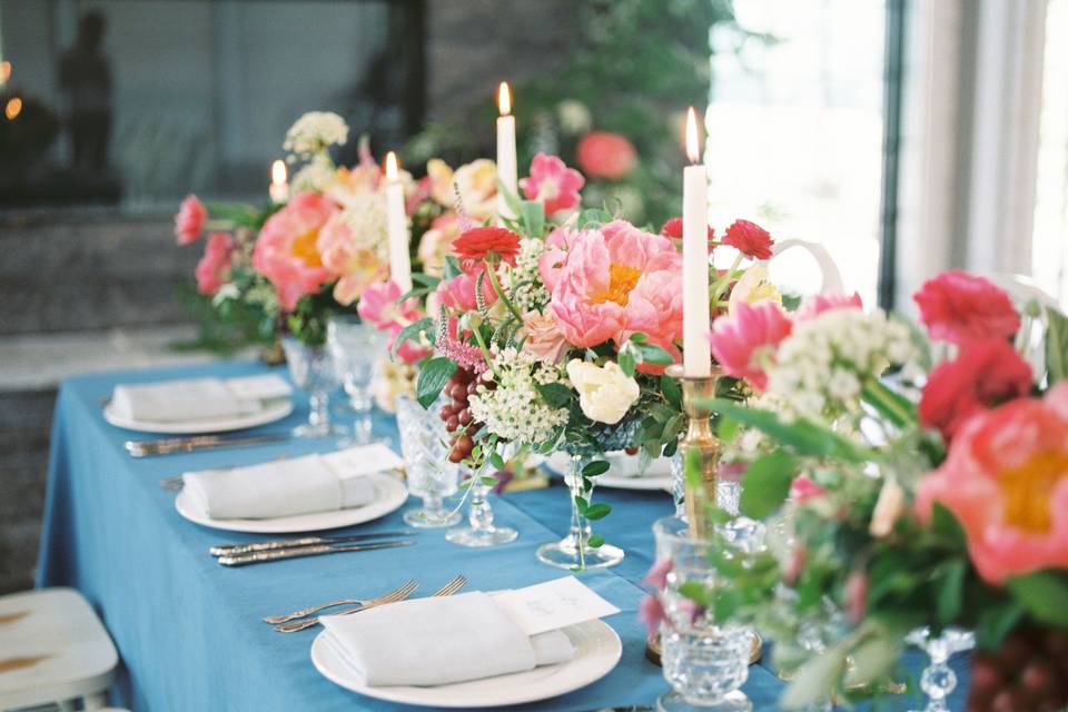 Colorful head table florals