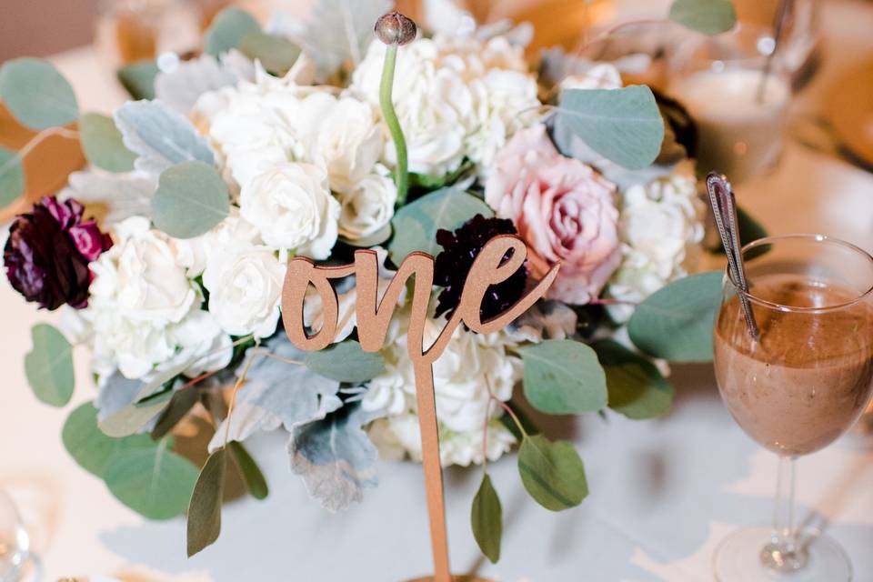 Centerpiece white and burgundy