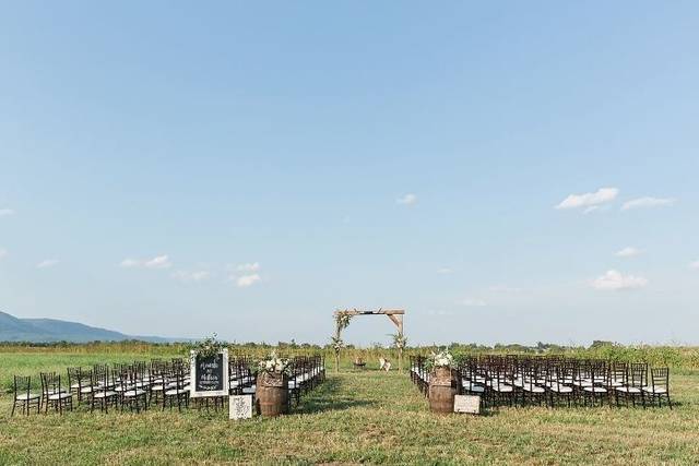 Country Creek Farmhouse Tables