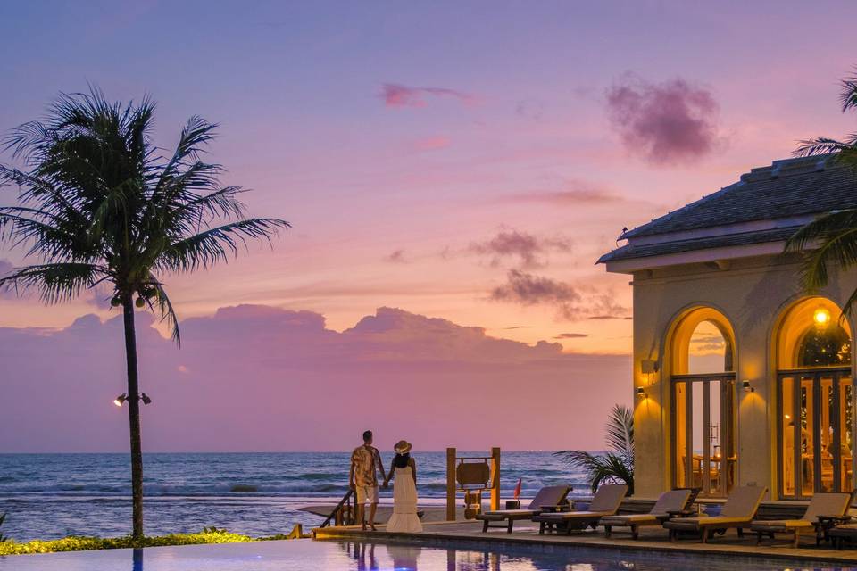 Poolside honeymoon inspiration