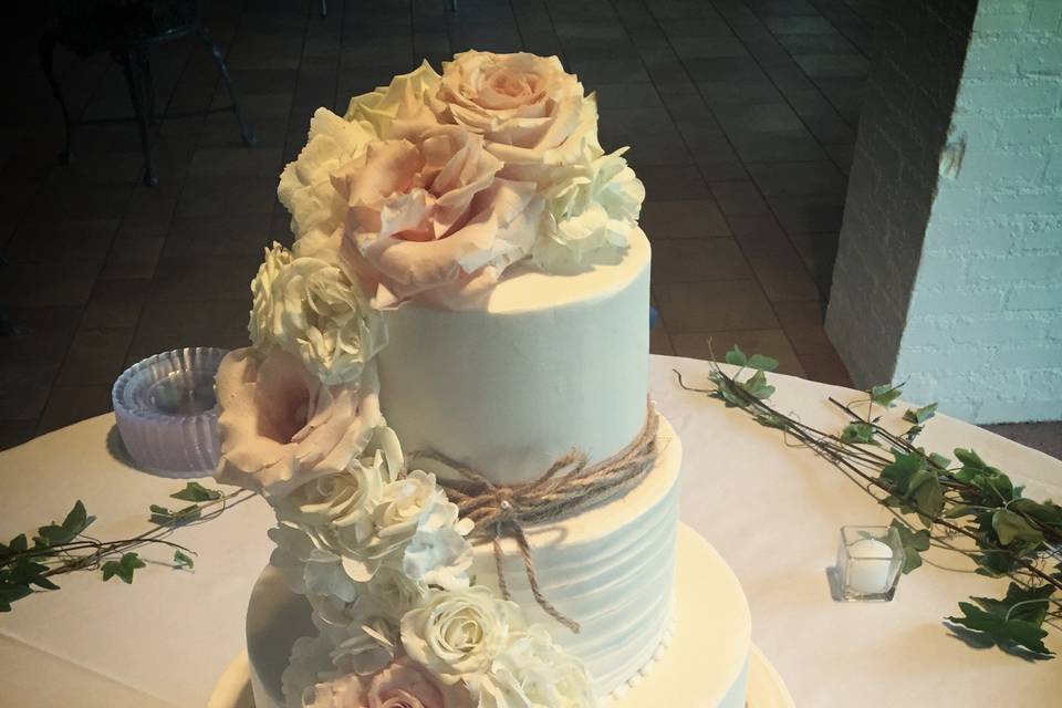 Cake with ascending flowers