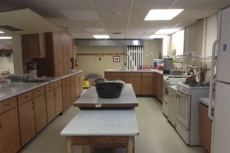 fully equipped kitchen for catered or potluck meals