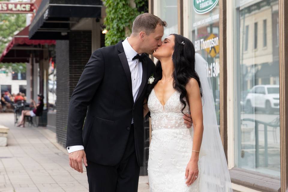 Kiss in Lemont