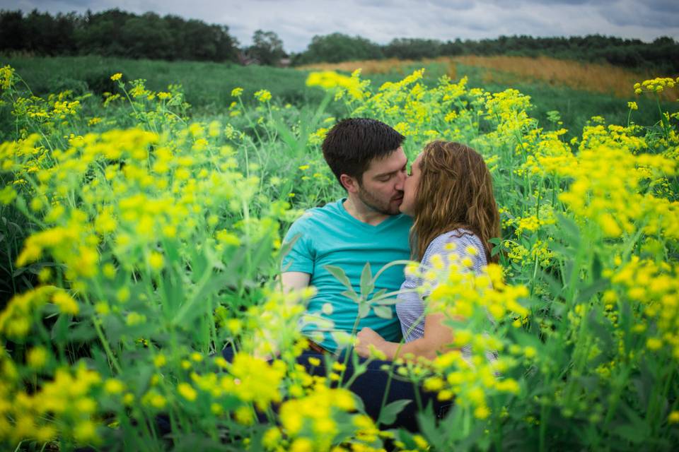 Couple kiss