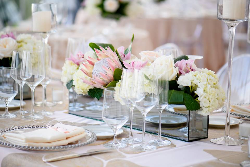 Soft and romantic centerpieces