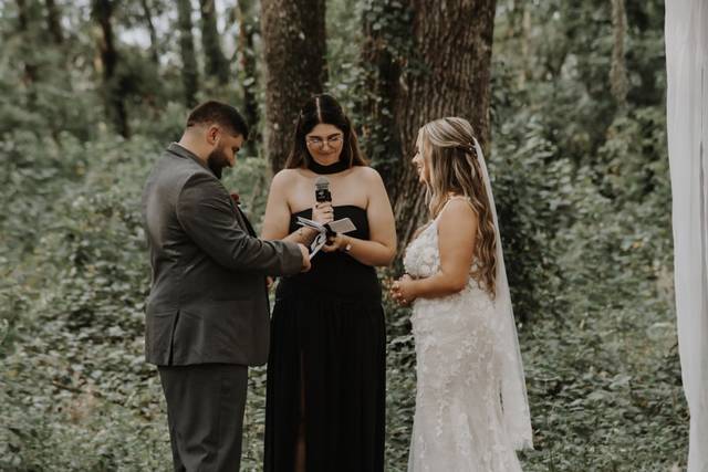 Helene L. - Mobile Notary & Wedding Officiant