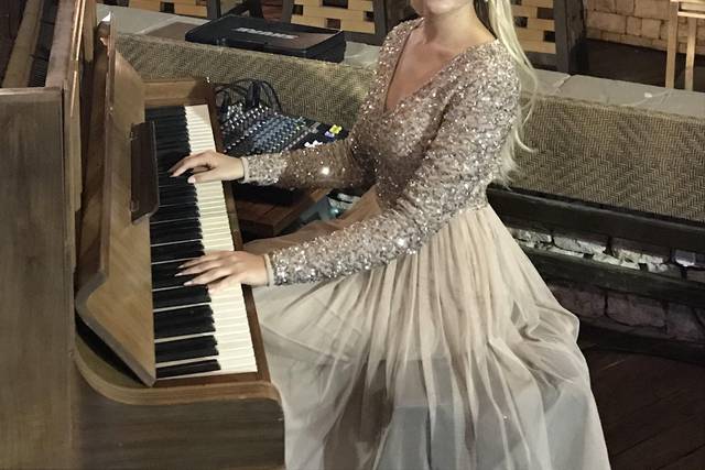 Anna Demis