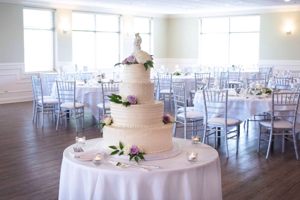 Poplar Room w chiavari chairs