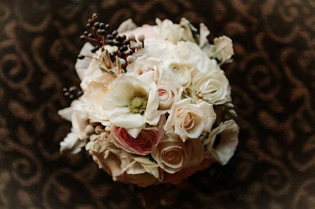 Blush and champagne bridal bouquet with a touch of navy.