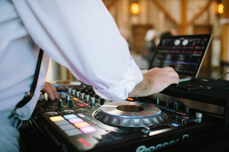 DJ