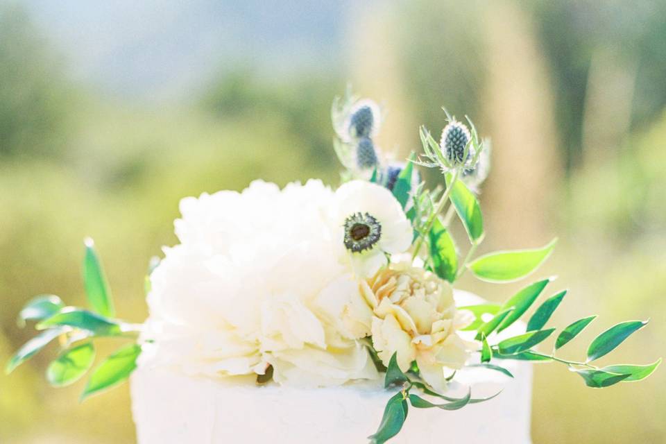 Anemone and Greens Cake Floral