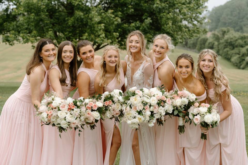 The bridal party is ready!