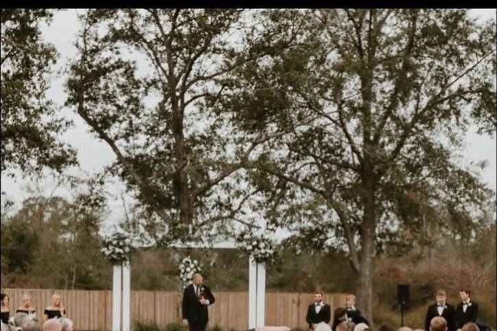 Love under the oaks.
