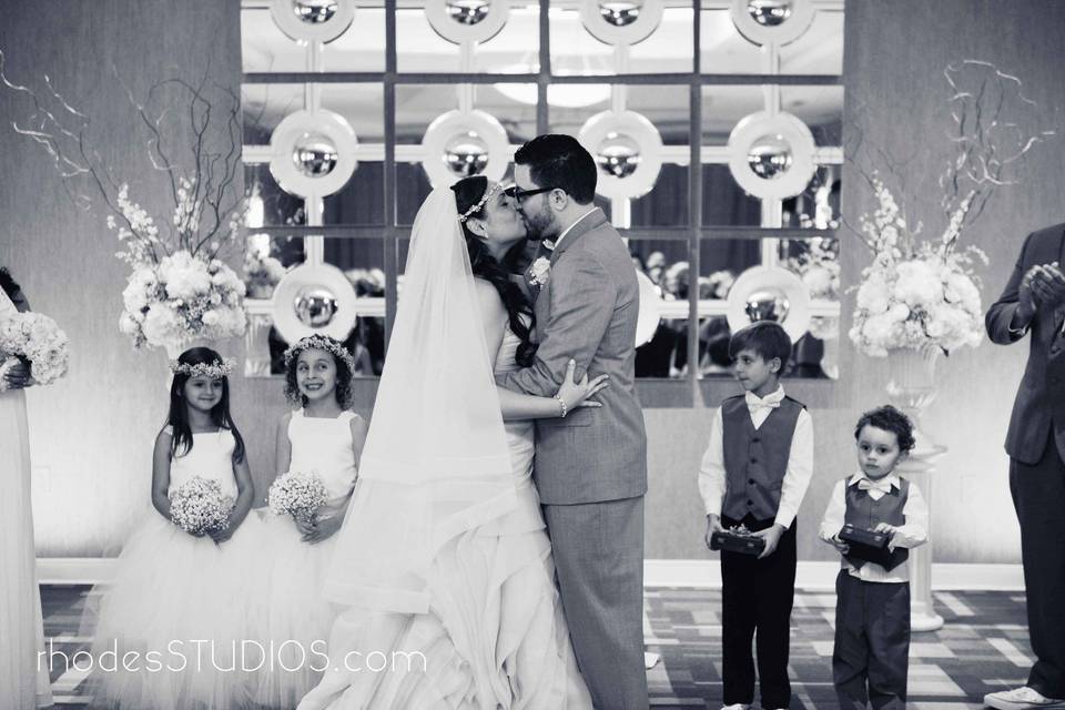 Loves kiss, during a beautiful ceremony at 1805 on the Boulevard located in the Walt Disney World Resort. Call 407-827-7066 for more information. | www.1805ontheBoulevard.com