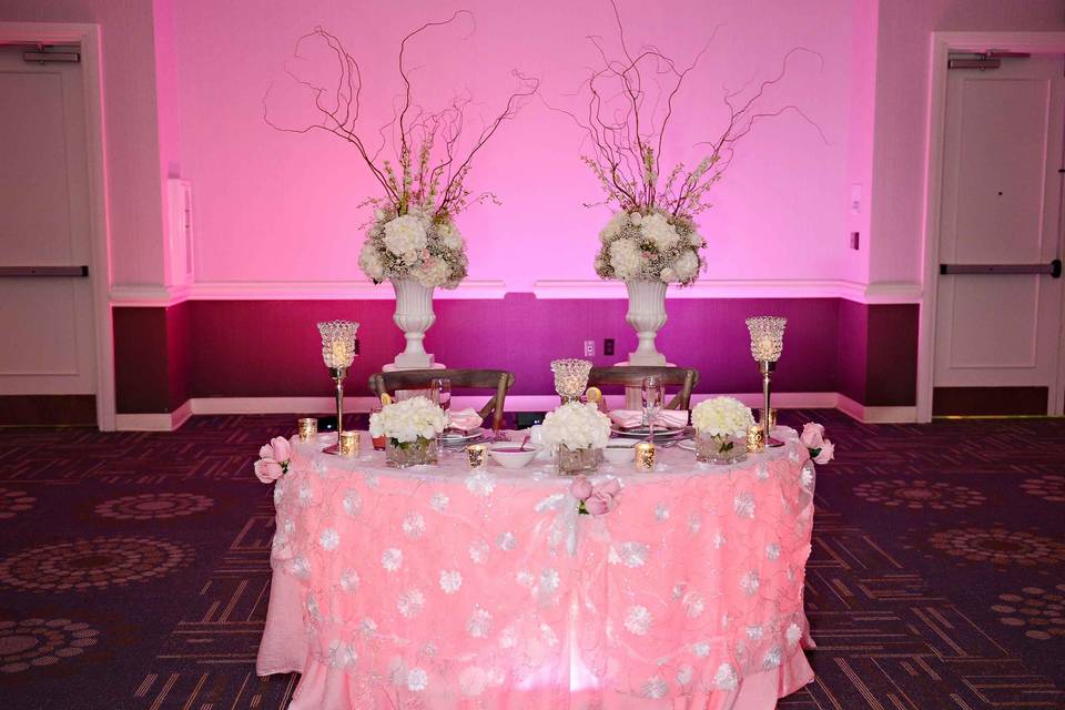 Elegant sweetheart table at 1805 on the Boulevard located in the Walt Disney World Resort. Call 407-827-7066 for more information. | www.1805ontheBoulevard.com