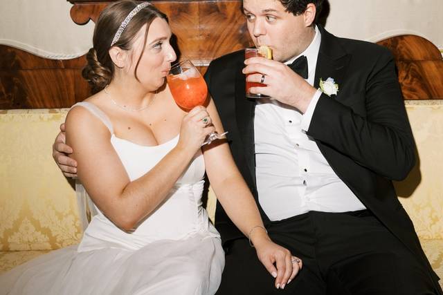 White Swan Weds