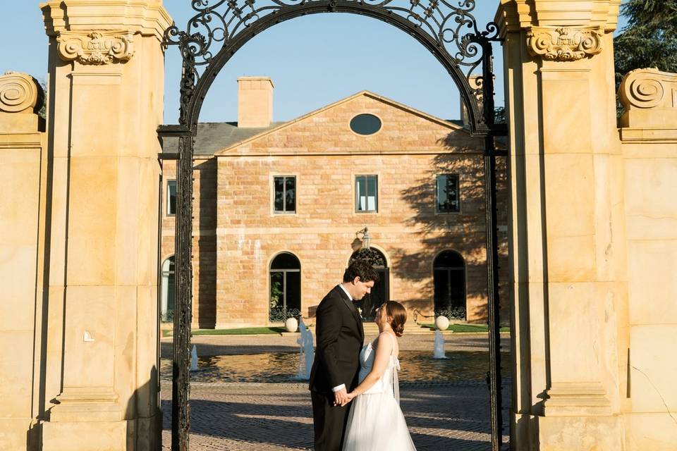 White Swan Weds