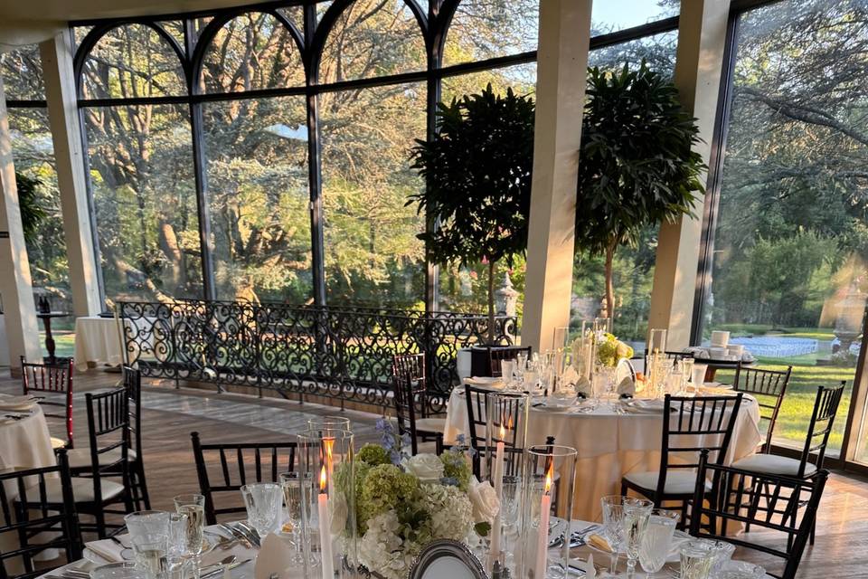 White Swan Weds