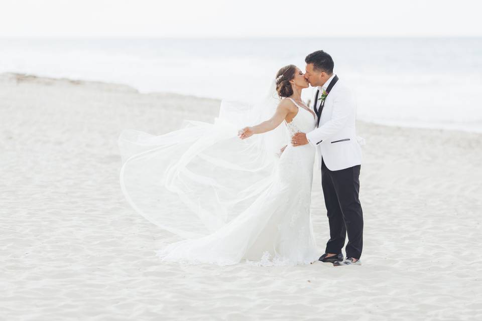 Kiss on the beach