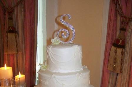 Plain white wedding cake