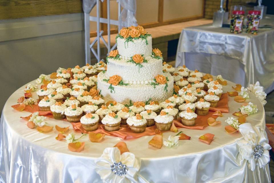 Wedding cake and cupckaes