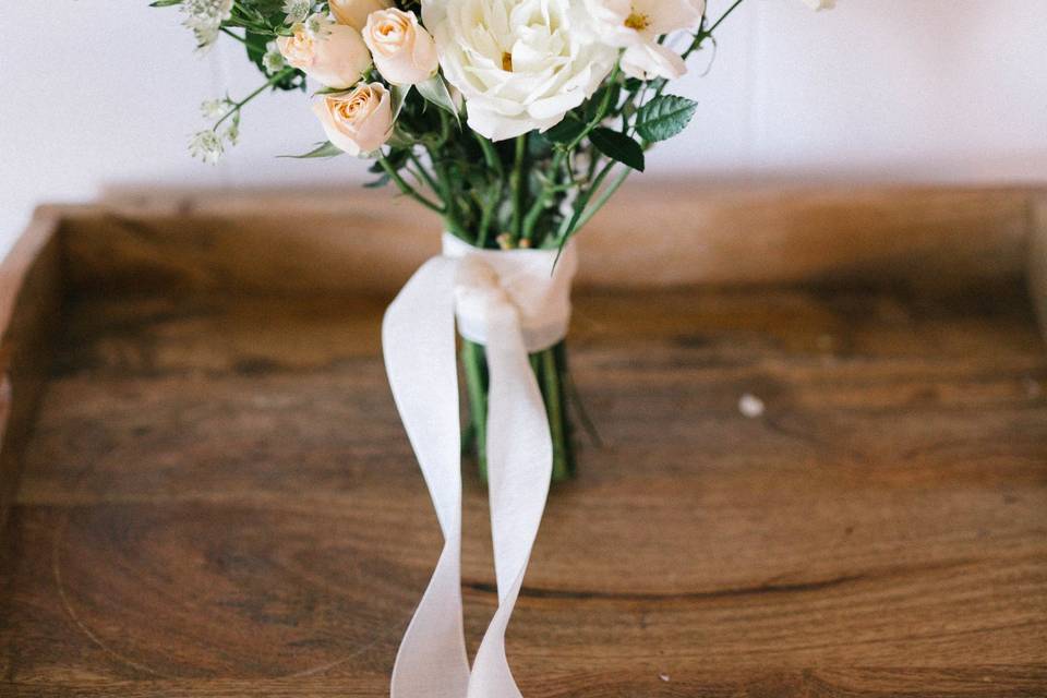 Lulus Lei + Bouquets Bridal