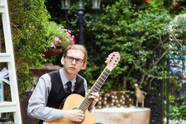 Sean Atkinson - Guitarist/Pianist