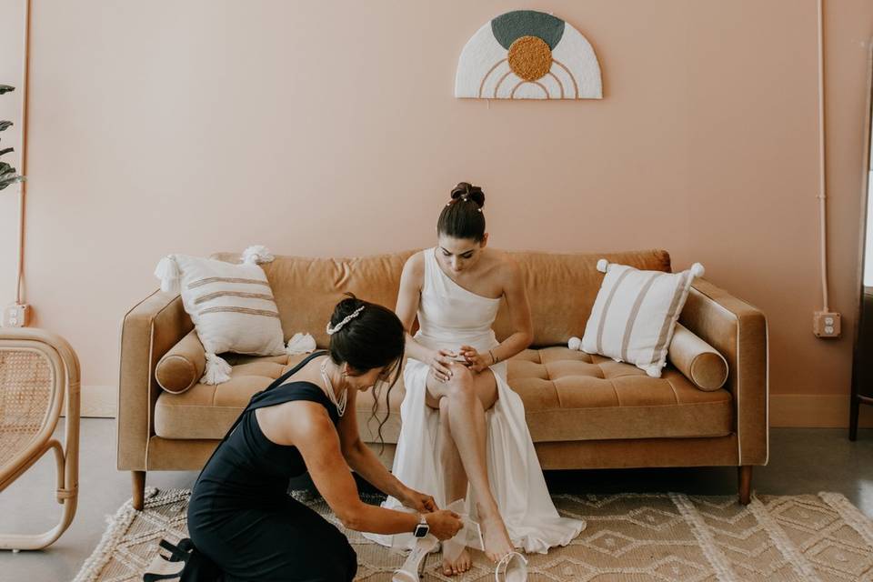 Bride and mom share a moment