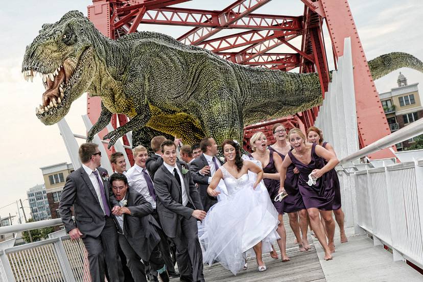 Wedding dinosaur disaster - Extreme Photo