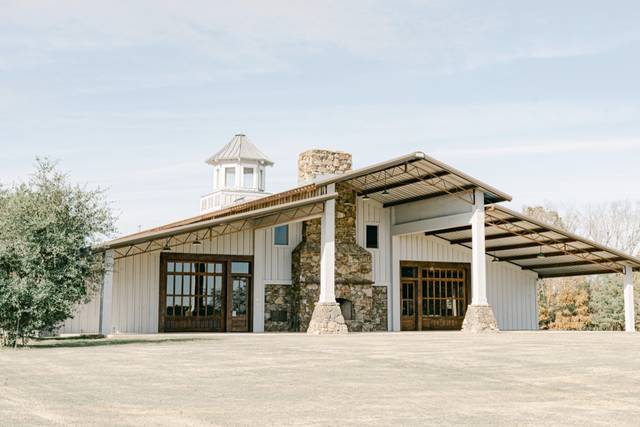 Barn Wedding in Mississippi