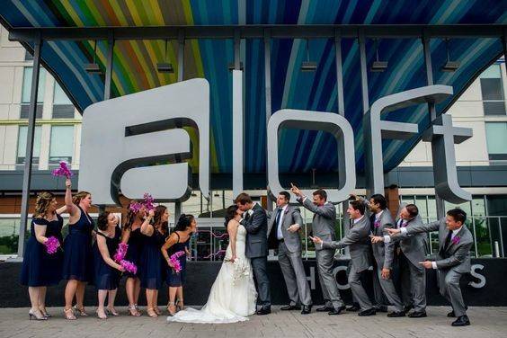 Newlyweds with their bridesmaids and groomsmen