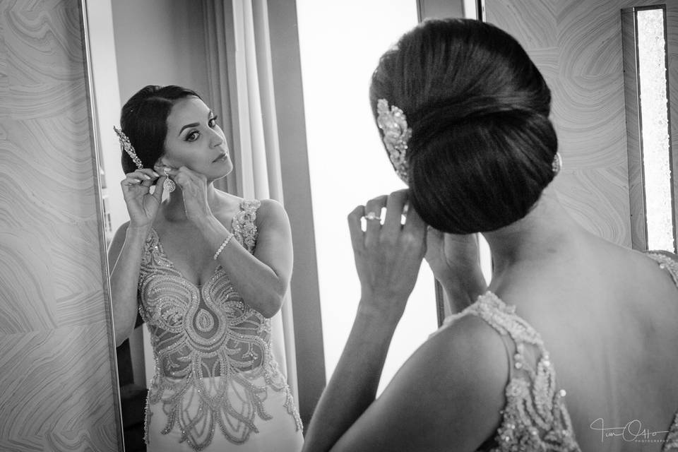 Getting ready for the big day - Tim Otto Photography