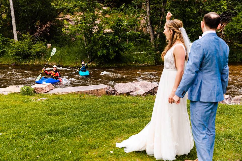 Kayakers photobomb