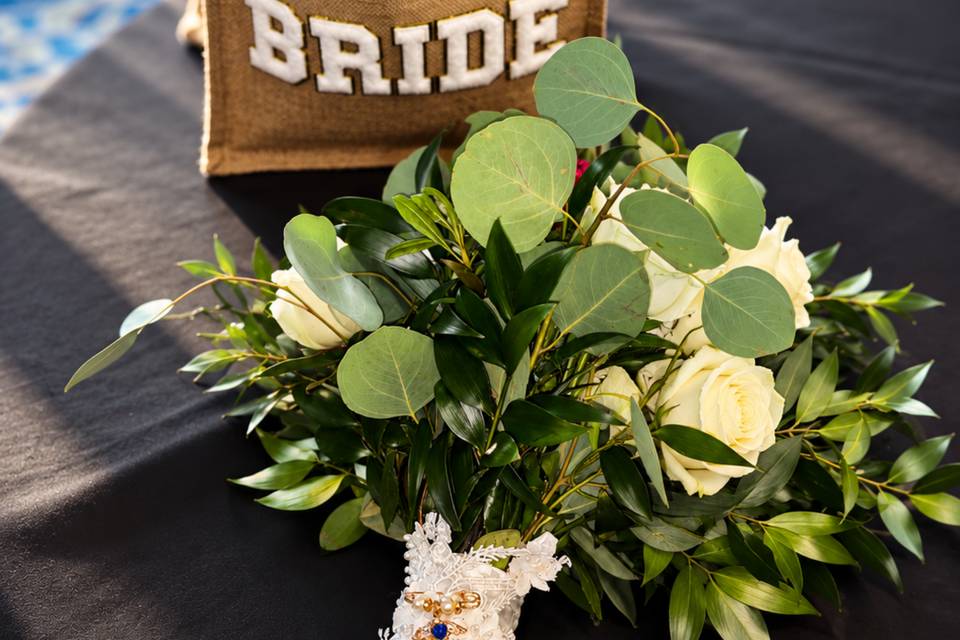 Bouquet and bag.png